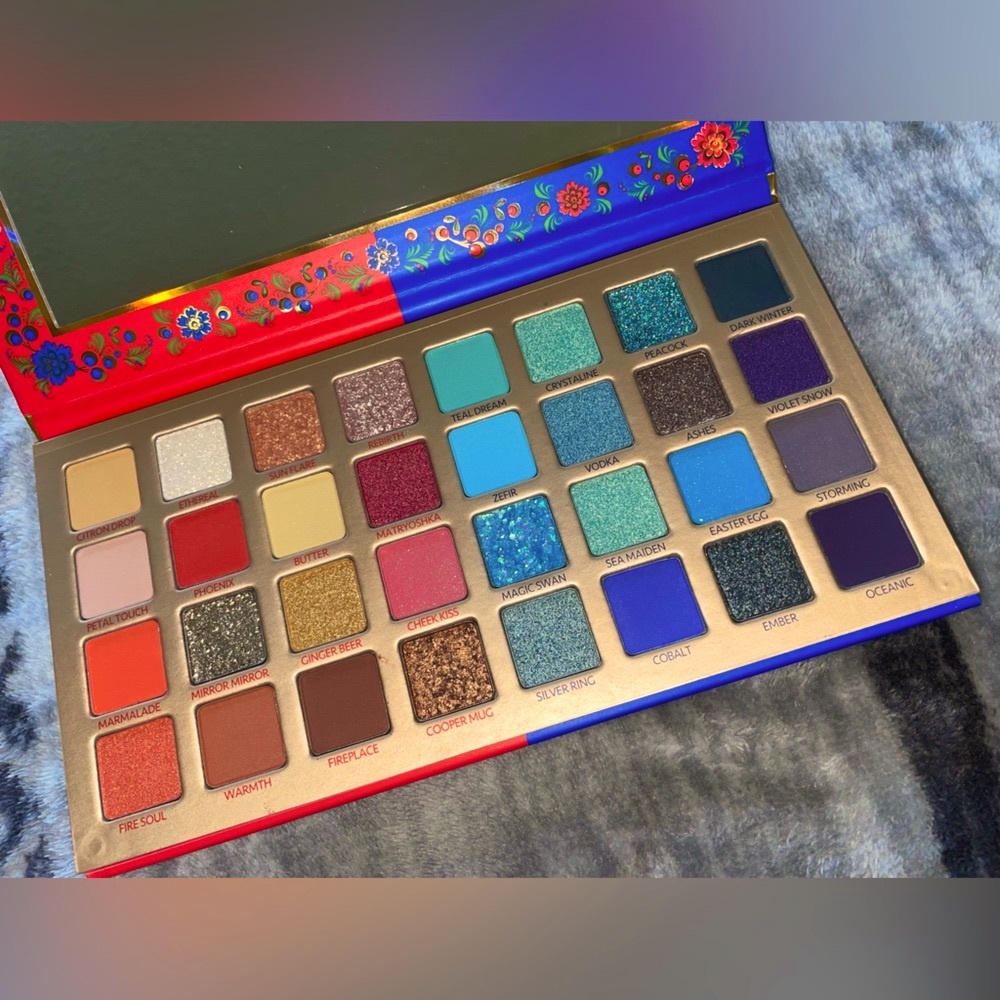 Amor ❤️us 32 shade pressed pigment palette